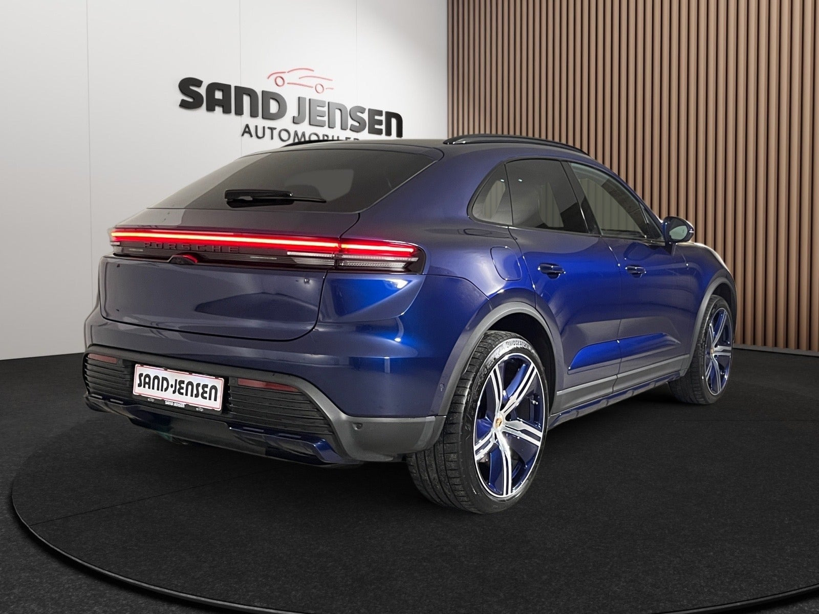 Blå Porsche Macan 4 fra 2025
