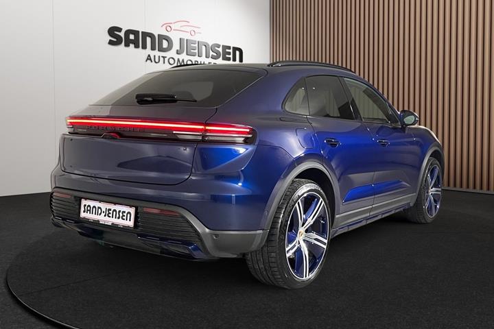 Blå Porsche Macan 4 fra 2025