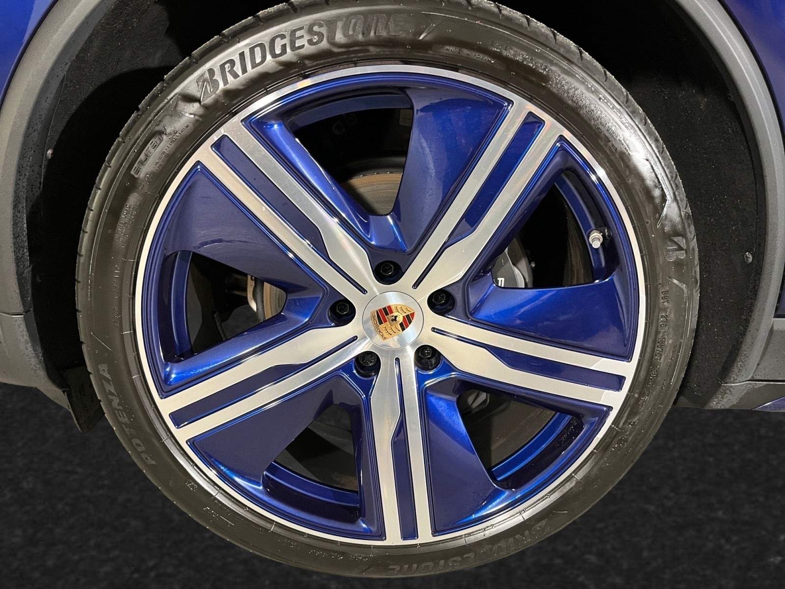 Blå Porsche Macan 4 fra 2025