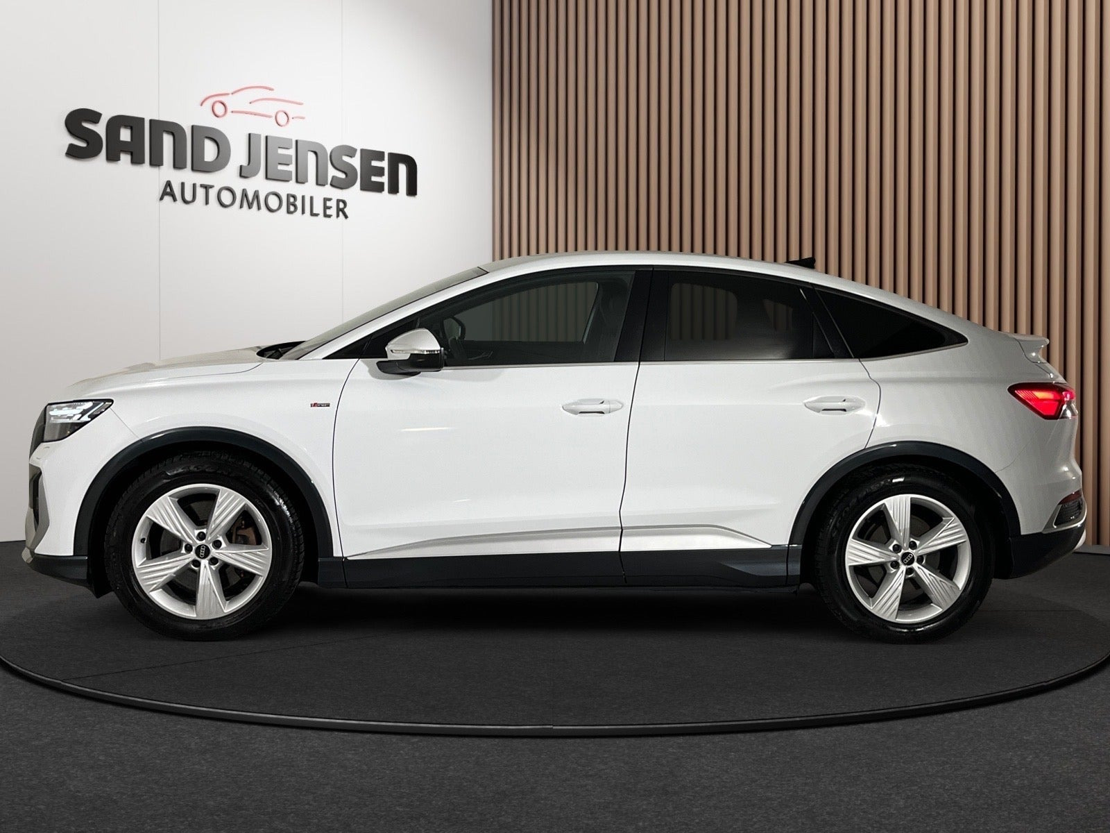 Hvid Audi Q4 e-tron fra 2021