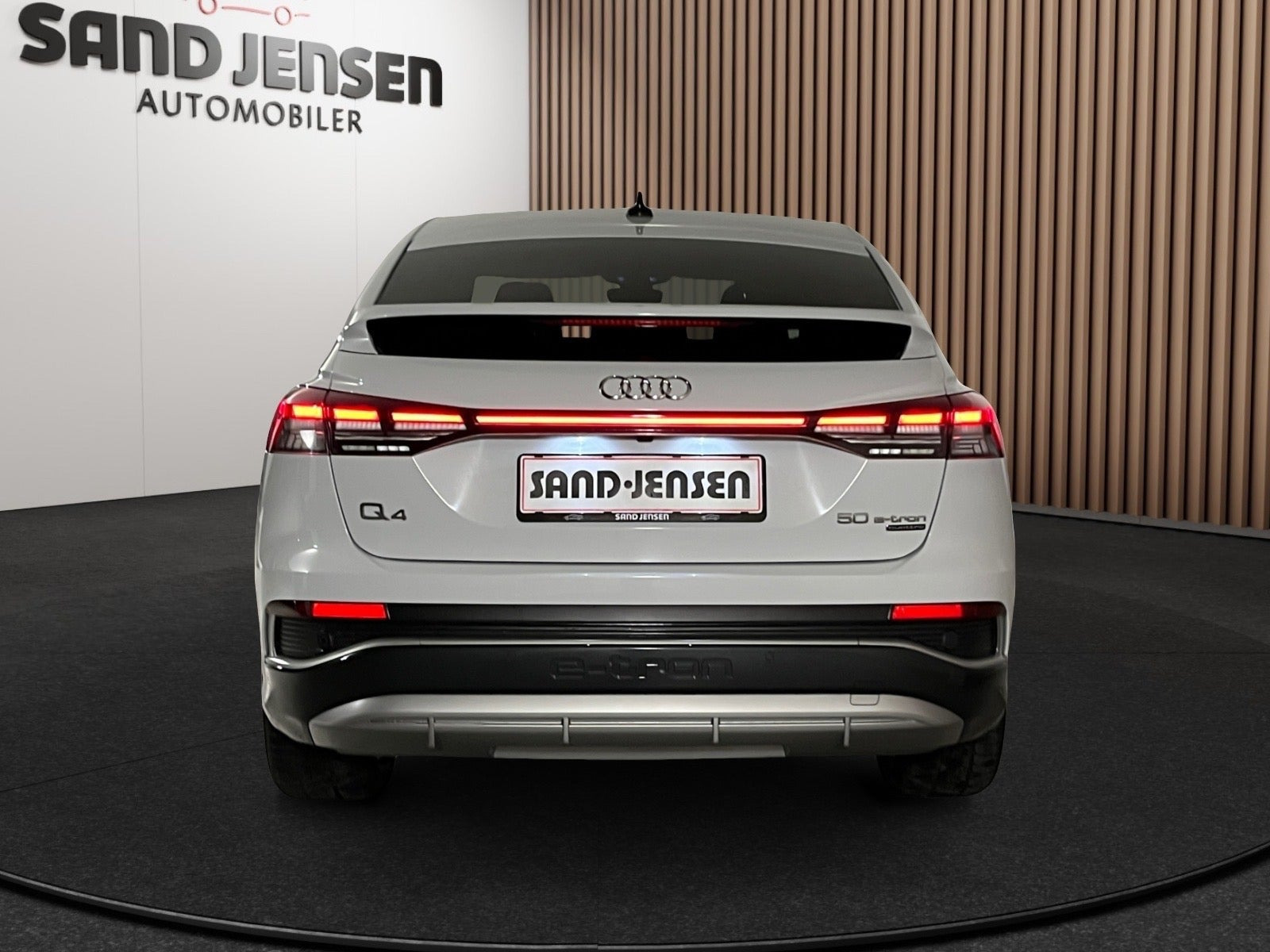 Hvid Audi Q4 e-tron fra 2021