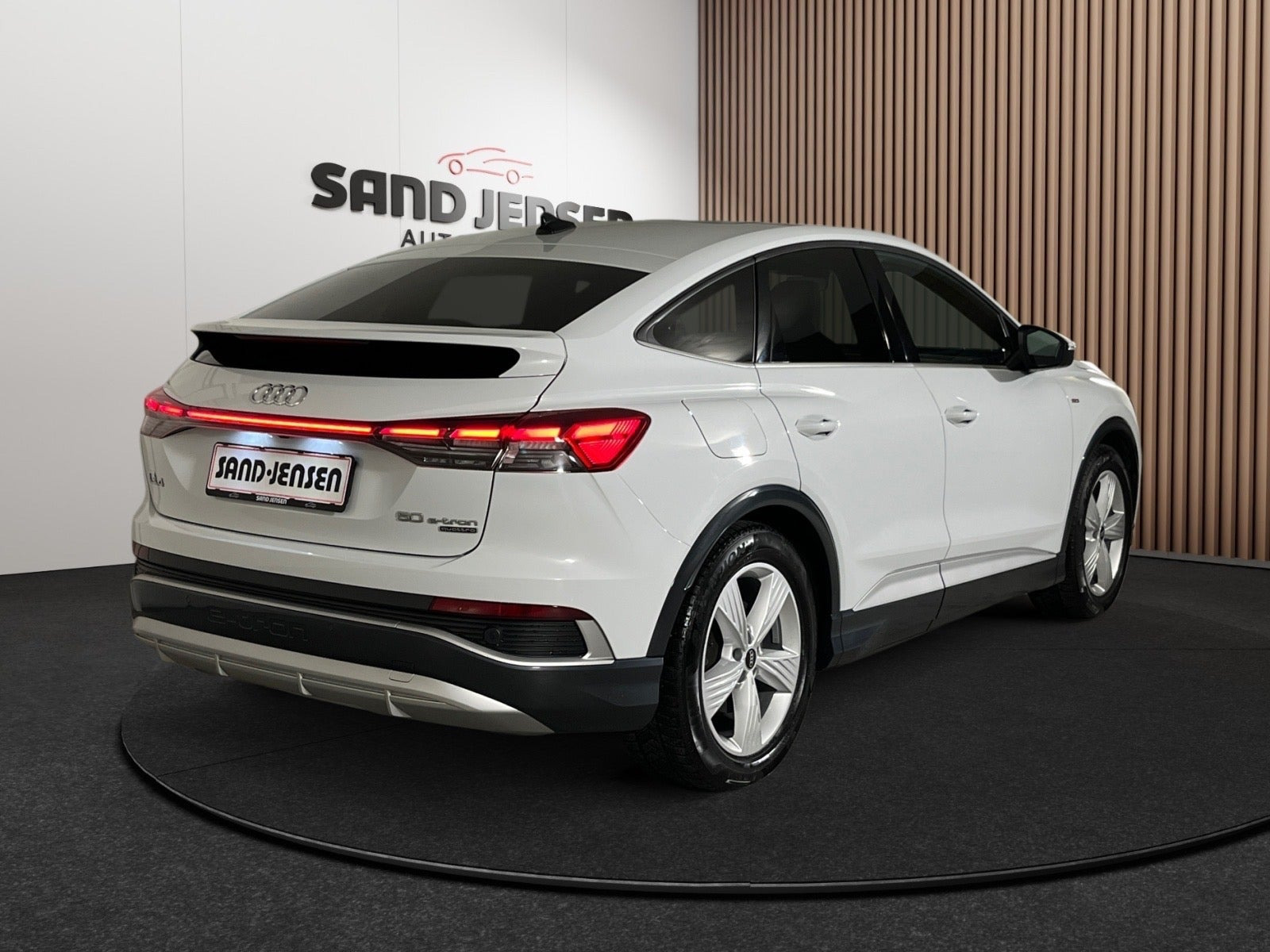 Hvid Audi Q4 e-tron fra 2021