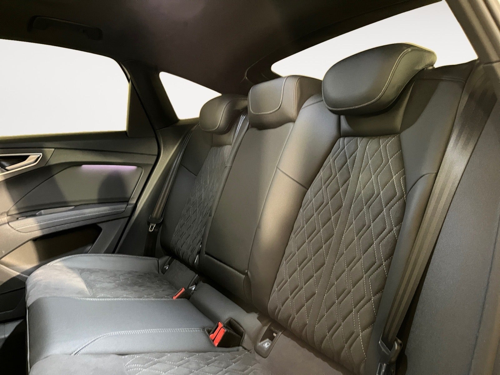 Hvid Audi Q4 e-tron fra 2021