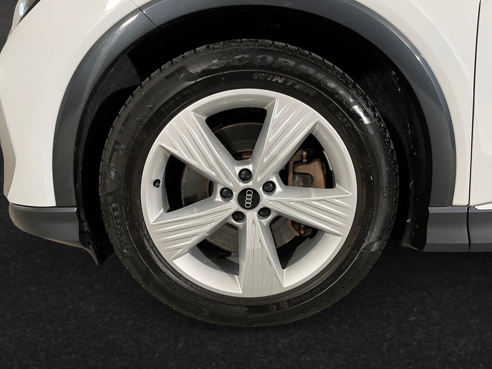 Hvid Audi Q4 e-tron fra 2021
