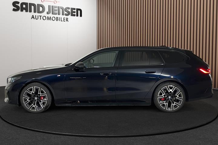 Sort BMW i5 fra 2025