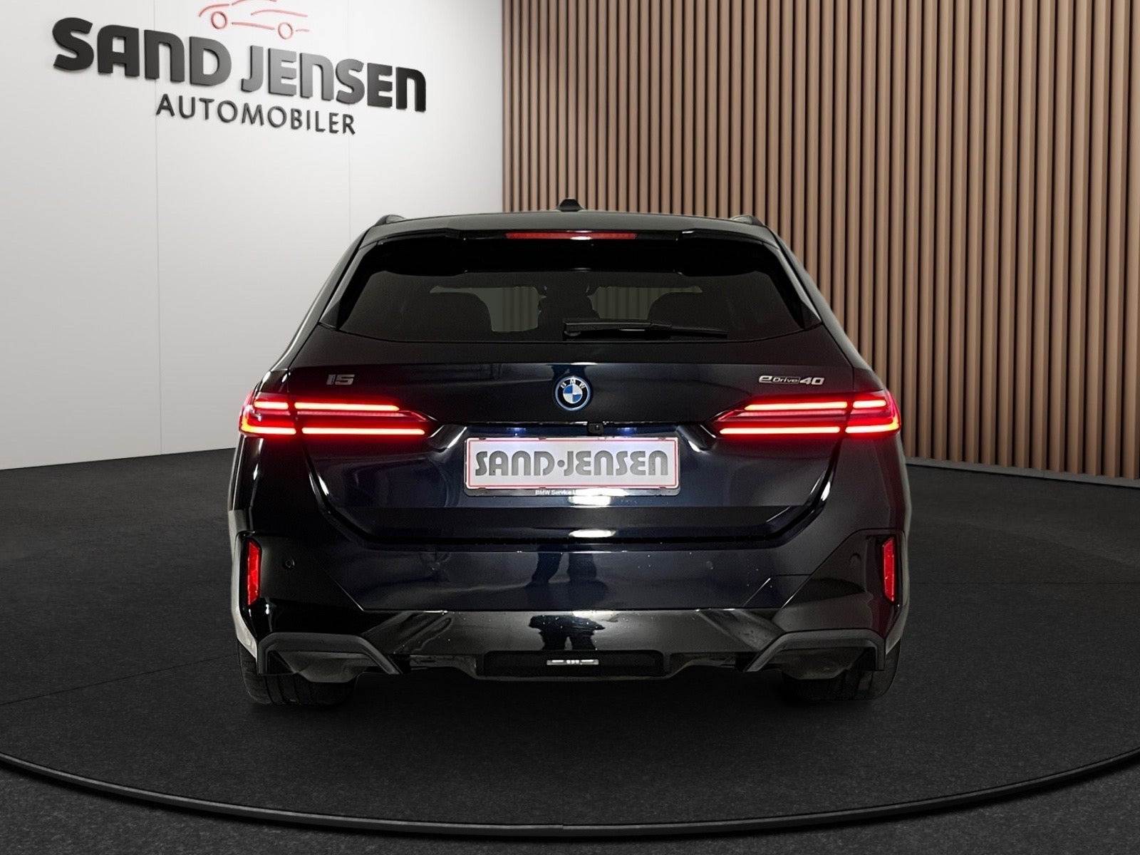 Sort BMW i5 fra 2025