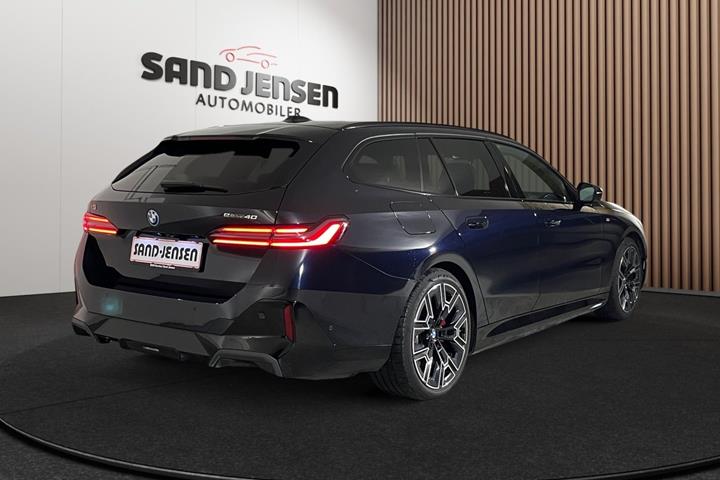 Sort BMW i5 fra 2025