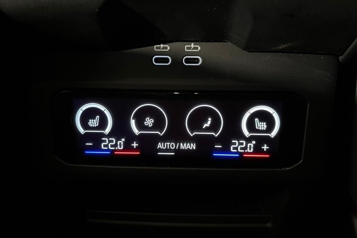 Sort BMW i5 fra 2025