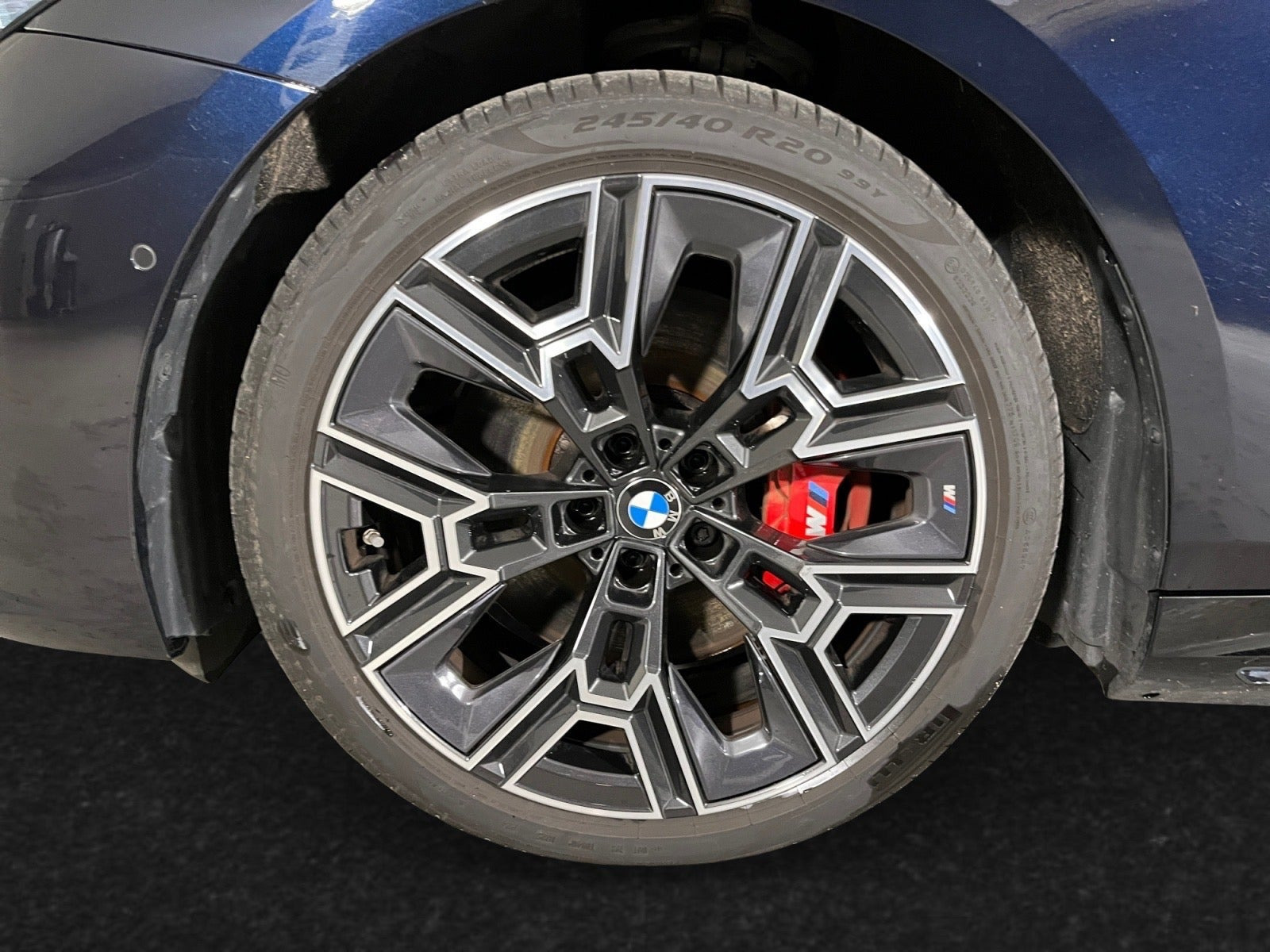 Sort BMW i5 fra 2025