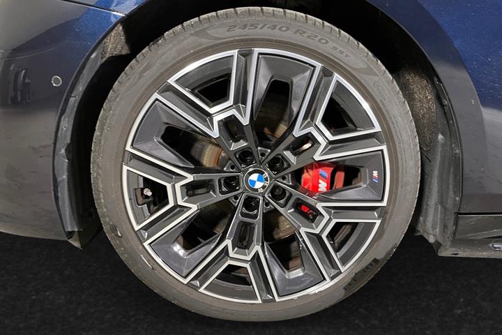 Sort BMW i5 fra 2025