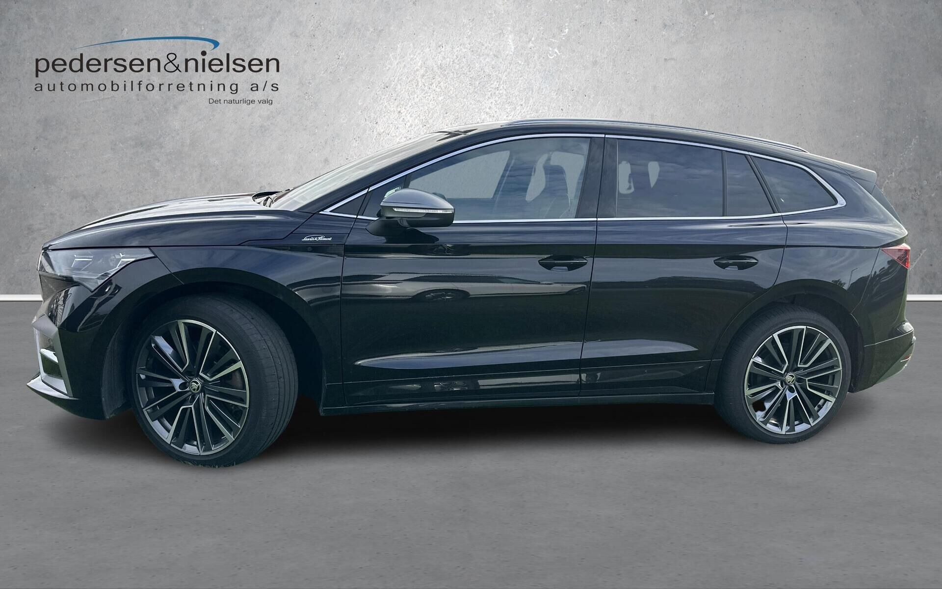 Sort Skoda Enyaq fra 2024