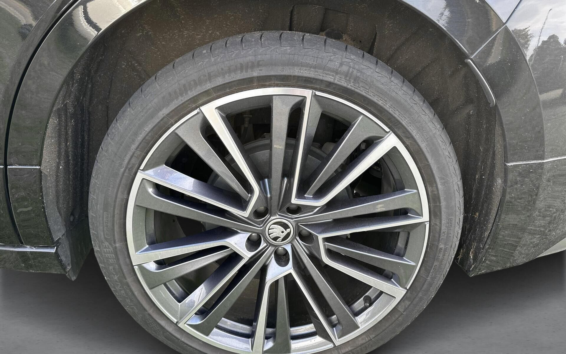 Sort Skoda Enyaq fra 2024