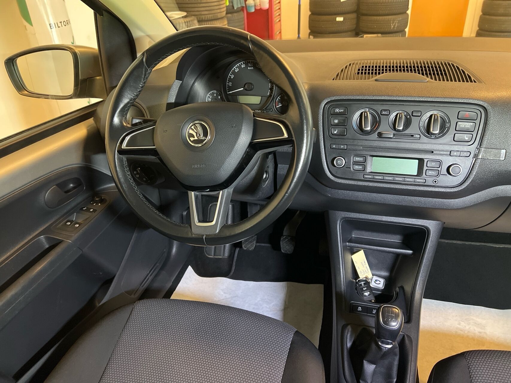 Grå Skoda Citigo fra 2015