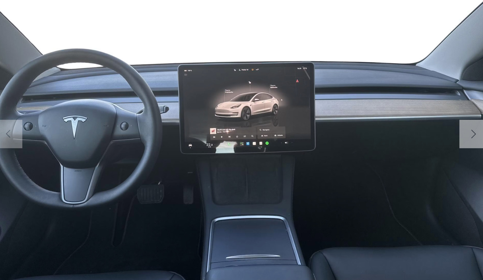 Hvid Tesla Model 3 fra 2023