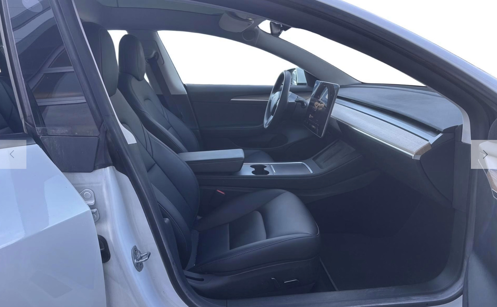 Hvid Tesla Model 3 fra 2023