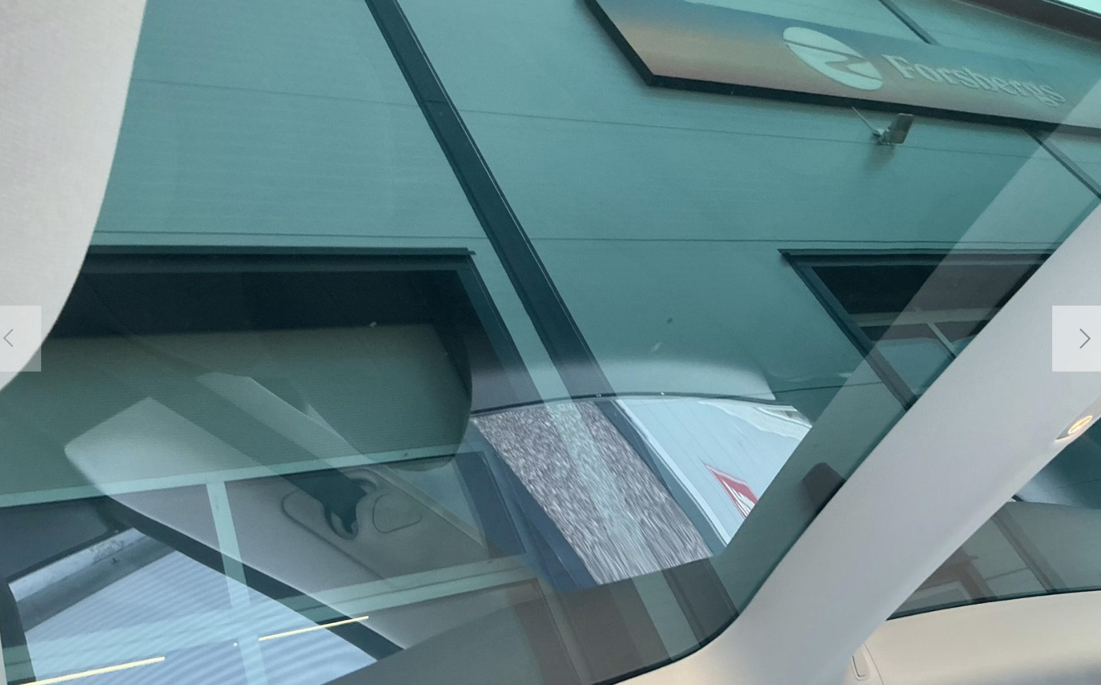 Hvid Tesla Model 3 fra 2023