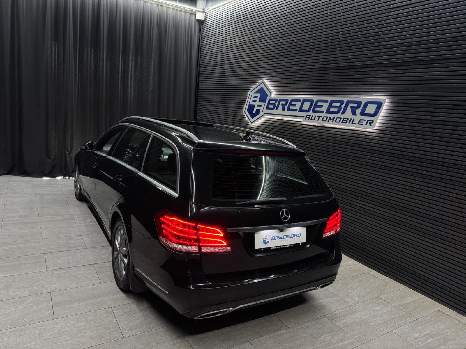 Sort Mercedes E250 fra 2015