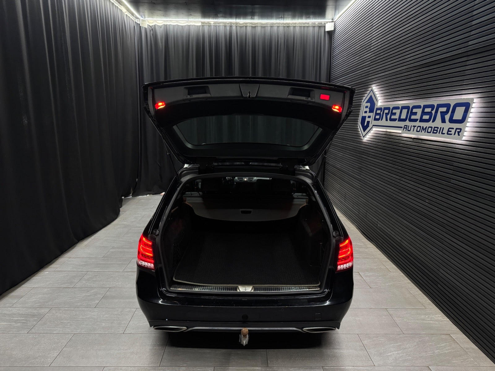 Sort Mercedes E250 fra 2015