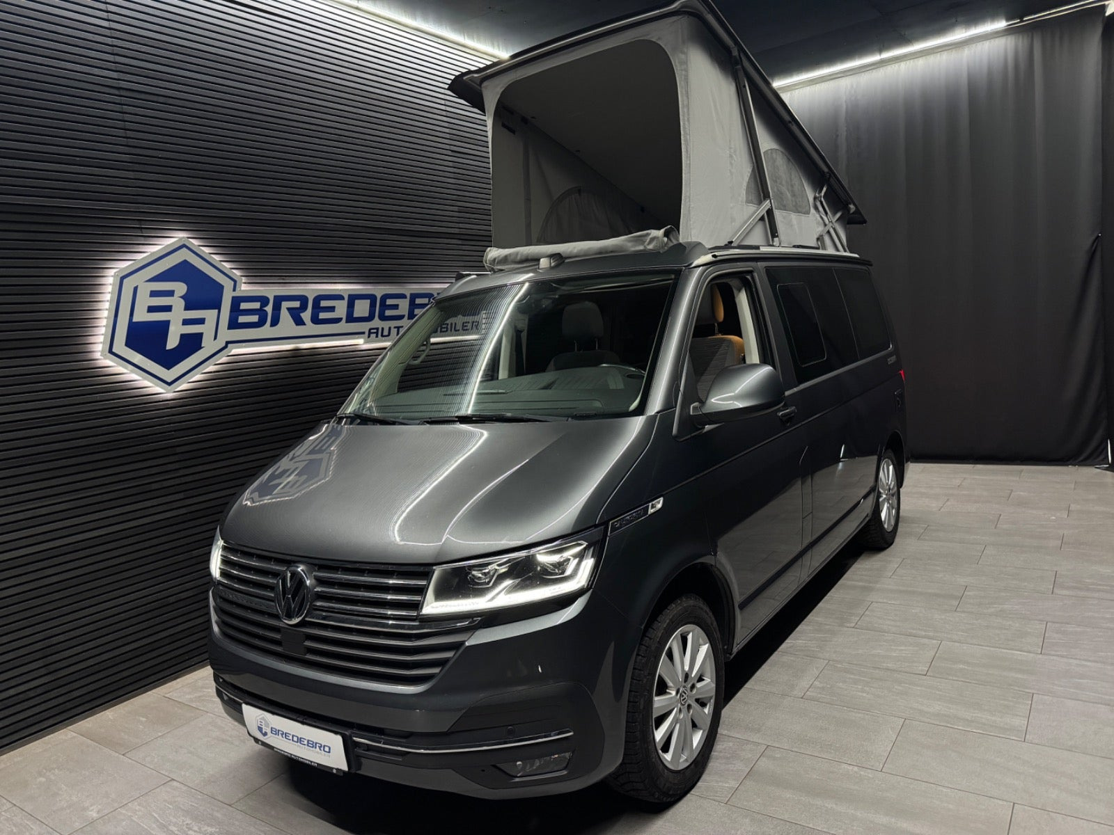 Grå VW California fra 2021