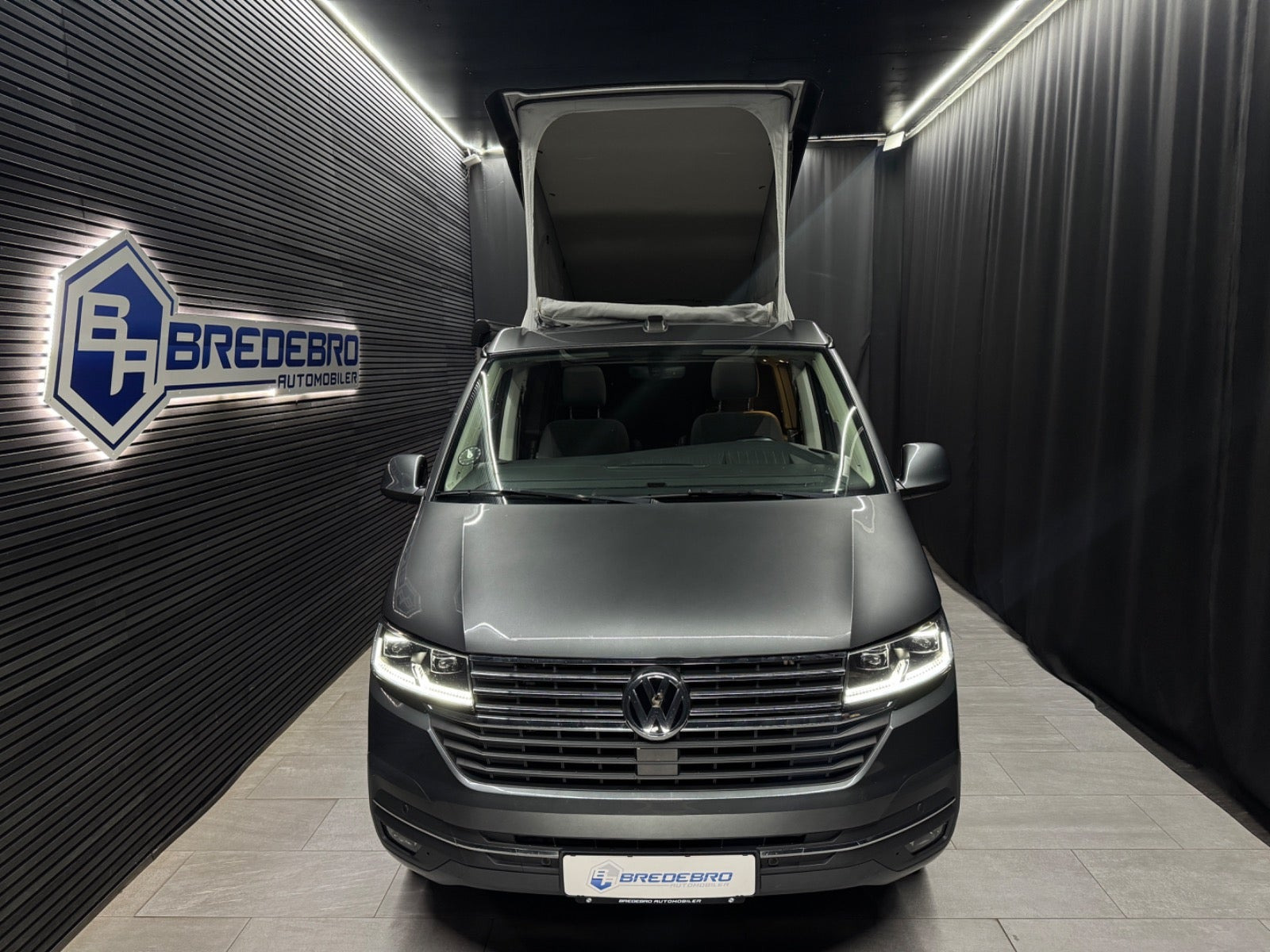 Grå VW California fra 2021