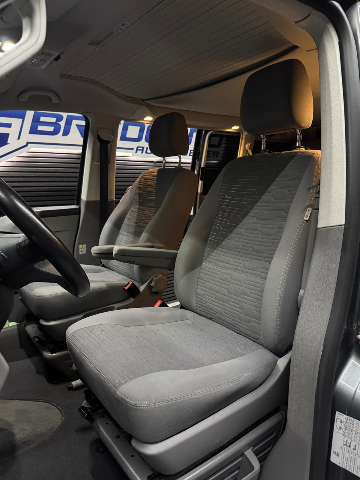 Grå VW California fra 2021