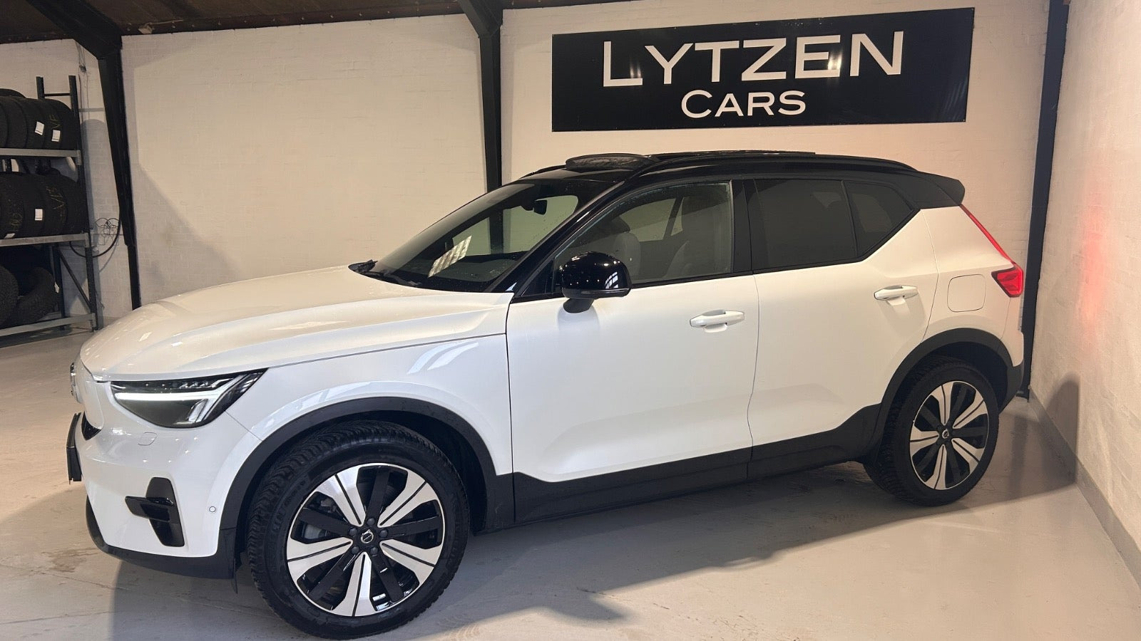Hvid Volvo XC40 fra 2023