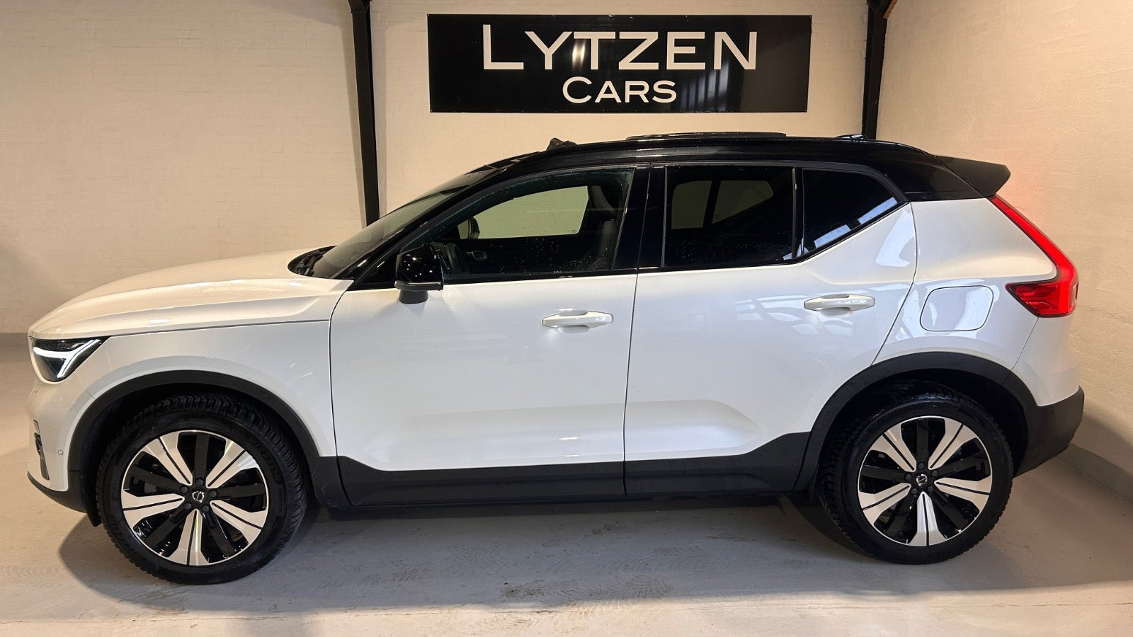 Hvid Volvo XC40 fra 2023