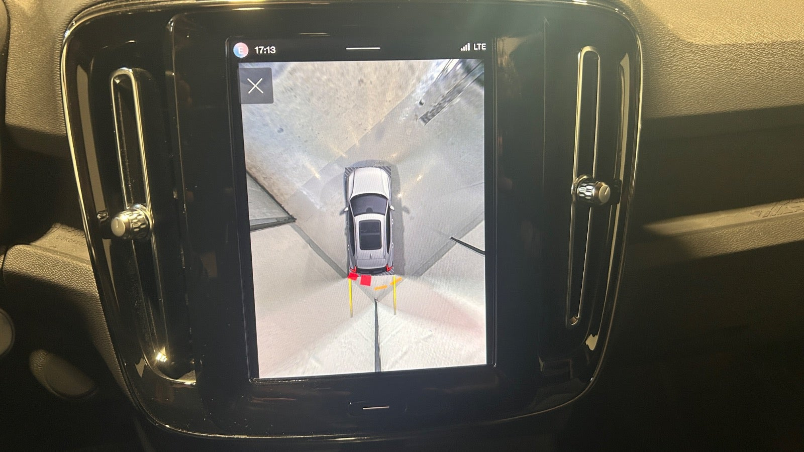 Hvid Volvo XC40 fra 2023
