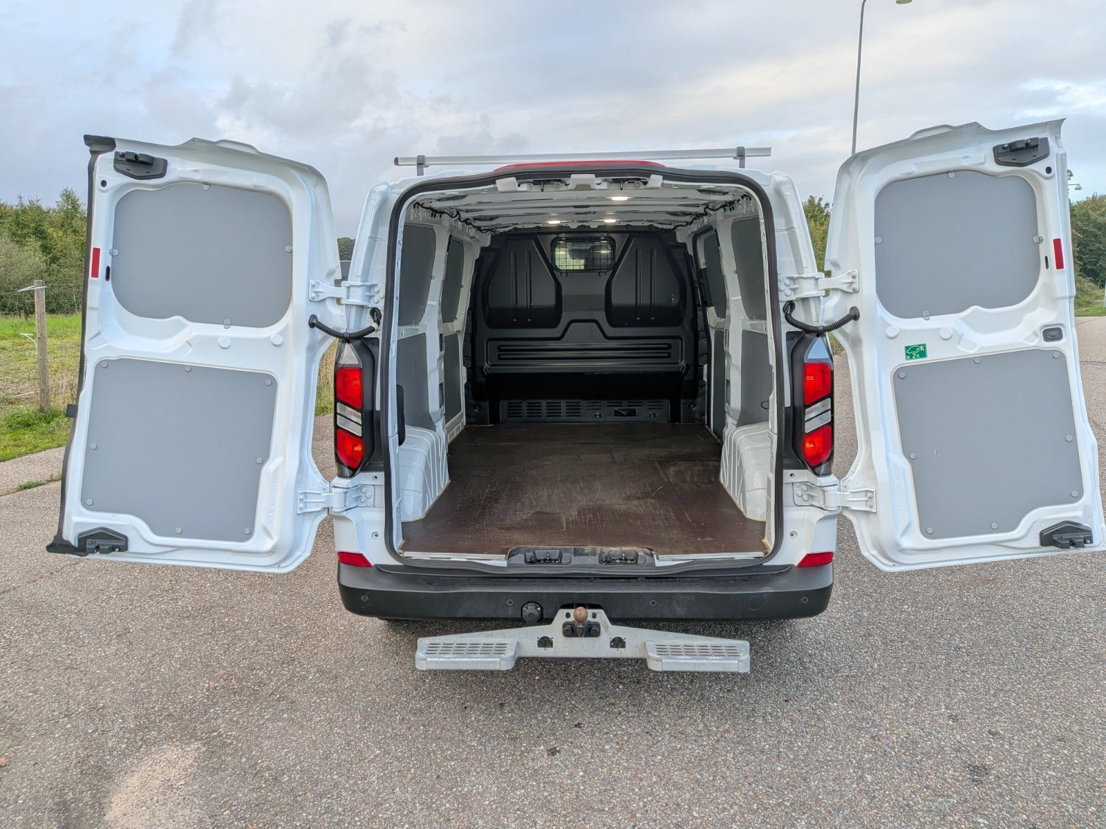 Hvid Ford Transit Custom 300 L2 fra 2023