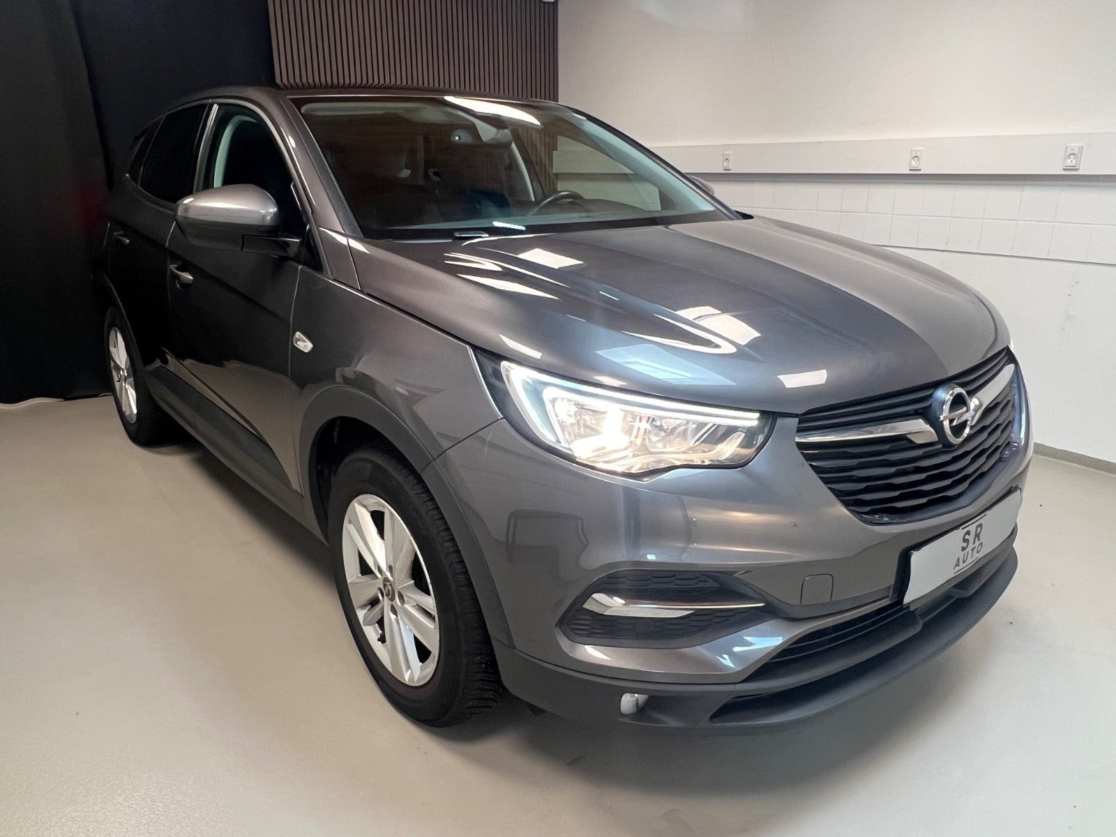 Grå Opel Grandland X fra 2019