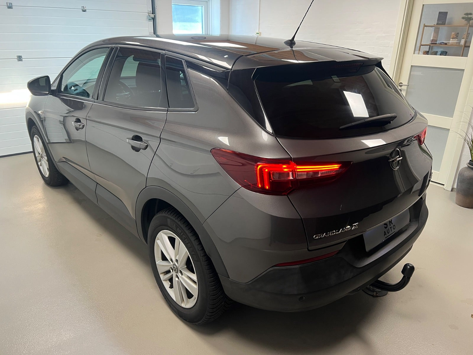 Grå Opel Grandland X fra 2019