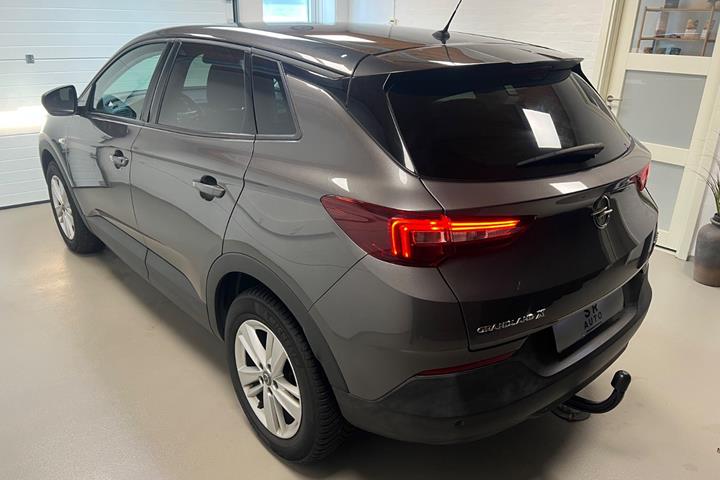 Grå Opel Grandland X fra 2019