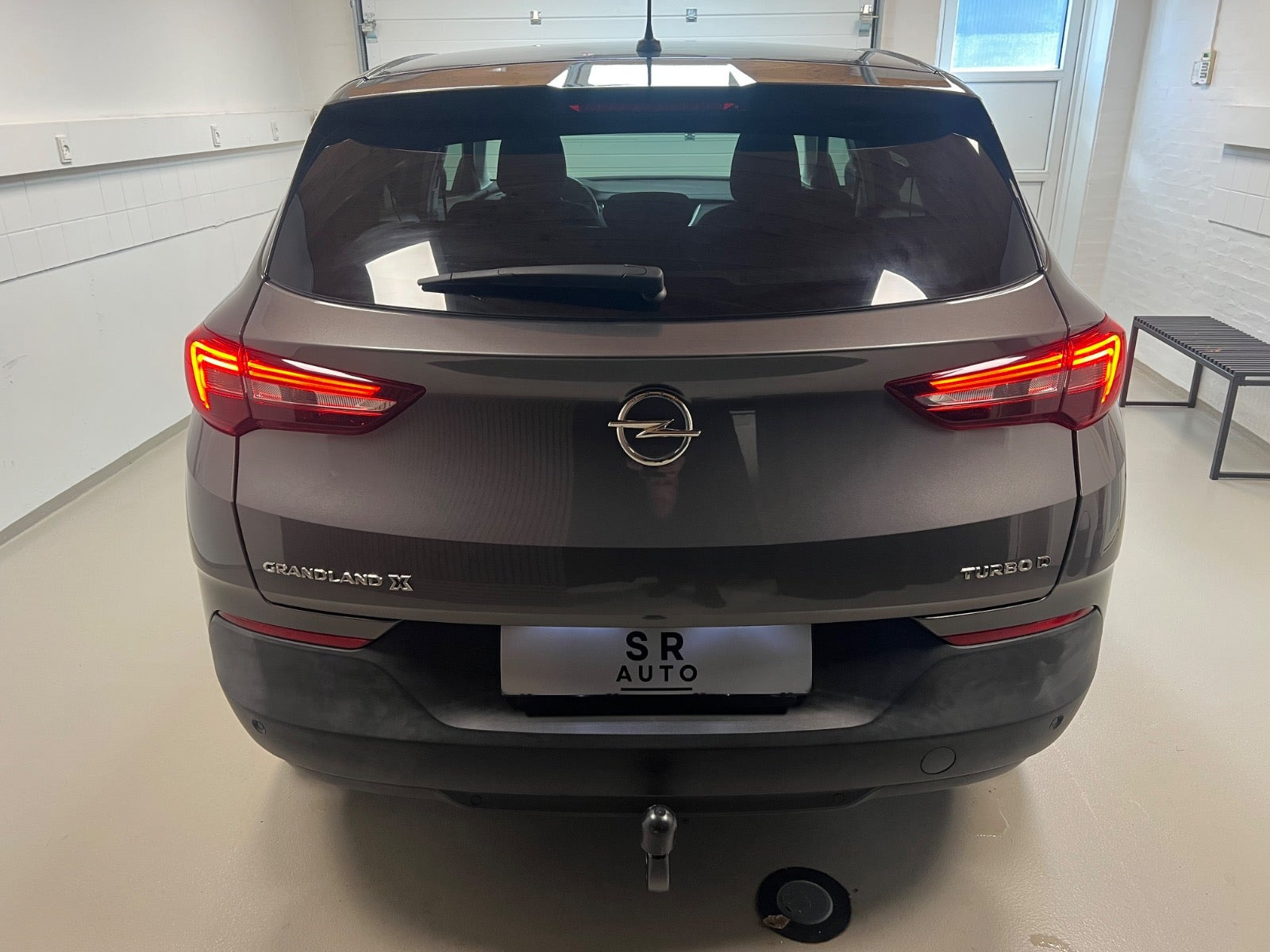 Grå Opel Grandland X fra 2019