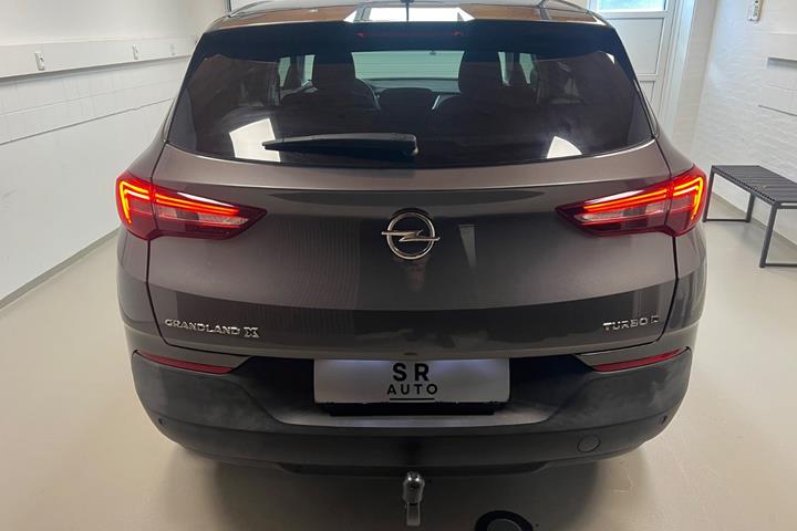 Grå Opel Grandland X fra 2019