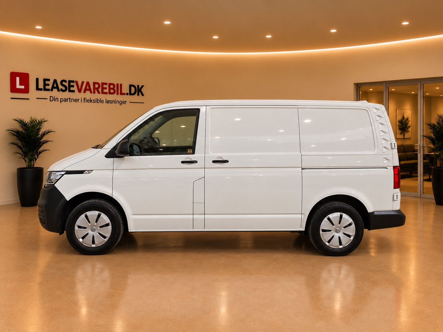 Hvid VW Transporter fra 2021