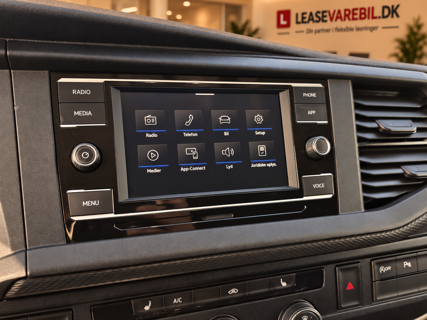 Hvid VW Transporter fra 2021