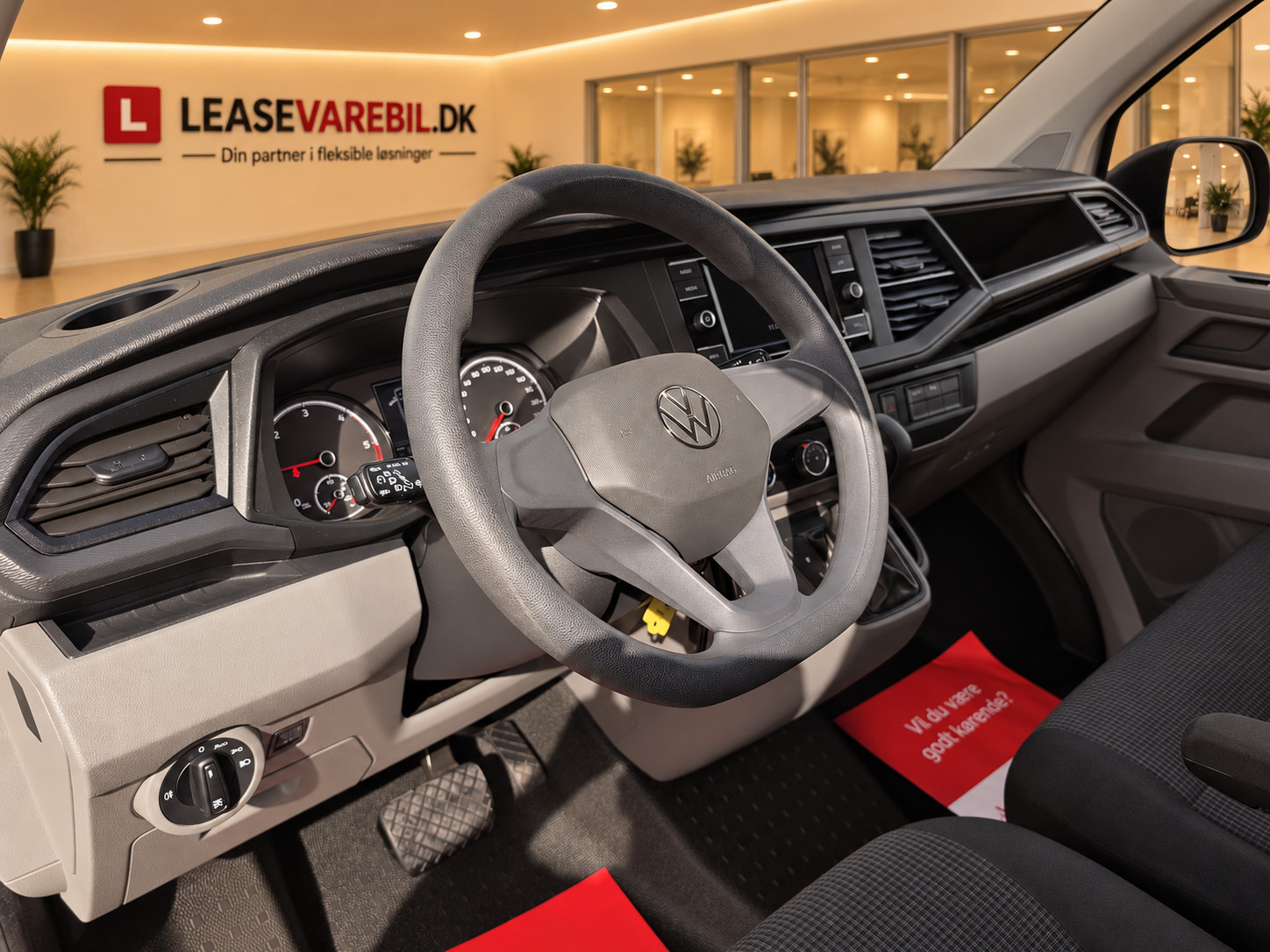 Hvid VW Transporter fra 2021