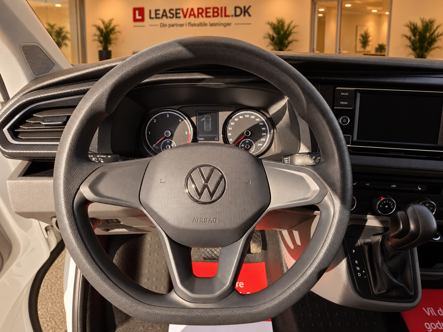 Hvid VW Transporter fra 2021