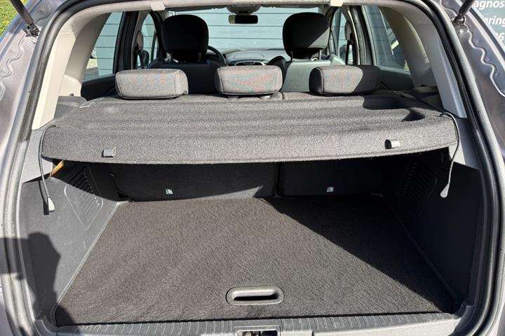 Grå Renault Captur fra 2016