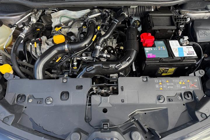 Grå Renault Captur fra 2016
