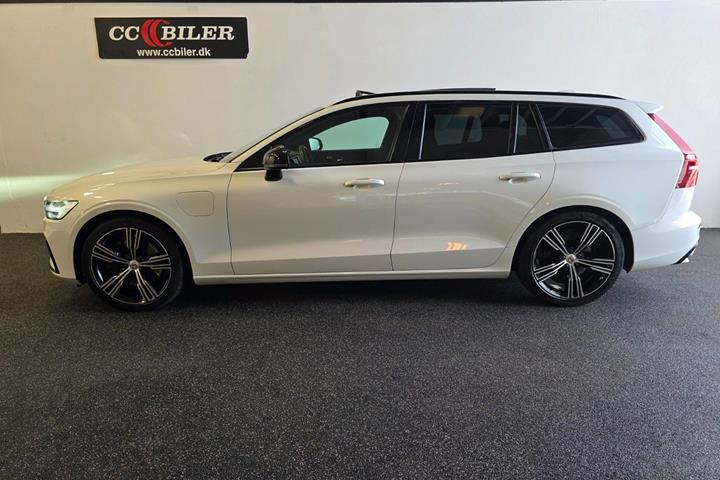 Hvid Volvo V60 fra 2022