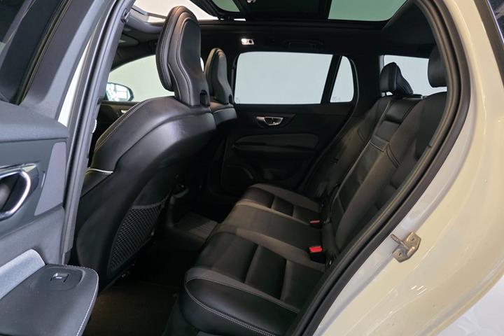 Hvid Volvo V60 fra 2022