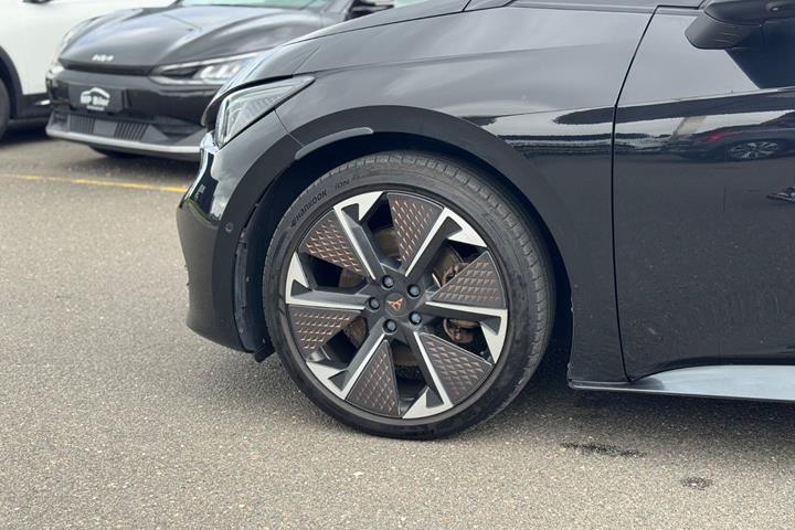 Sort Cupra Born fra 2025