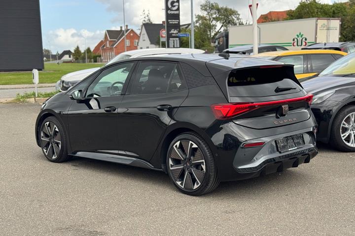 Sort Cupra Born fra 2025