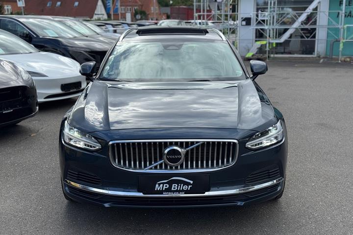 Blå Volvo V90 fra 2022