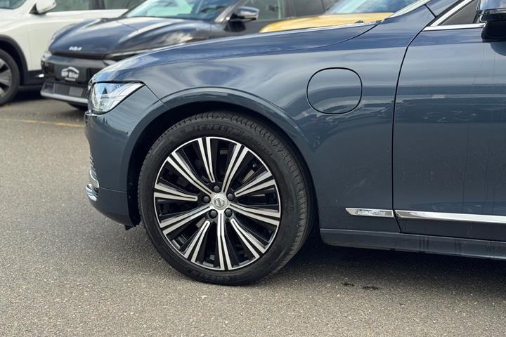Blå Volvo V90 fra 2022