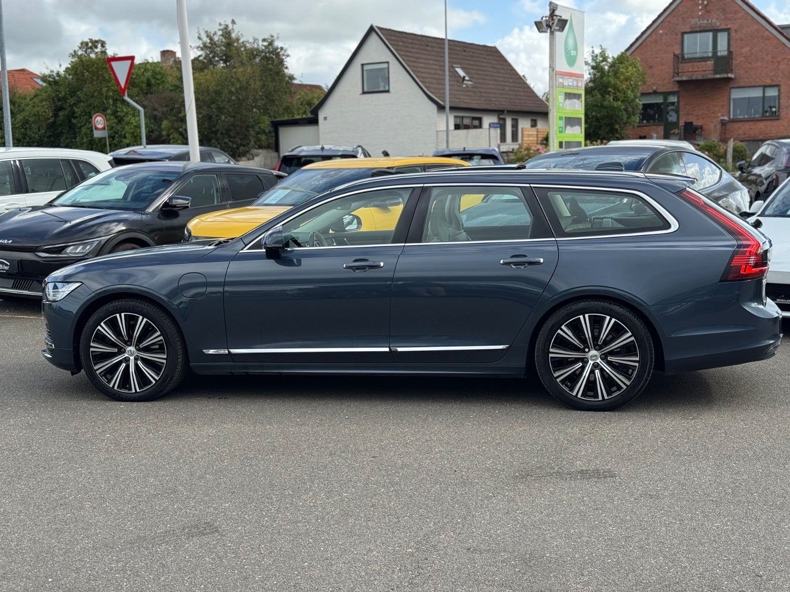 Blå Volvo V90 fra 2022