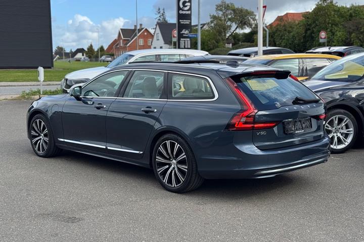 Blå Volvo V90 fra 2022