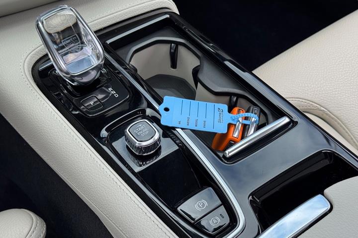 Blå Volvo V90 fra 2022