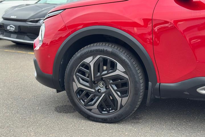 Rød Citroën C4 fra 2021